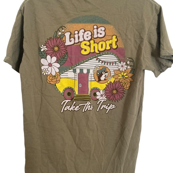 🦃Buc-ees Women's medium  T-shirt Green Cotton Life Is Short Take the Trip Spring - Picture 6 of 7